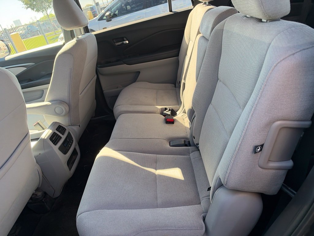 Used 2016  Honda EX image 18