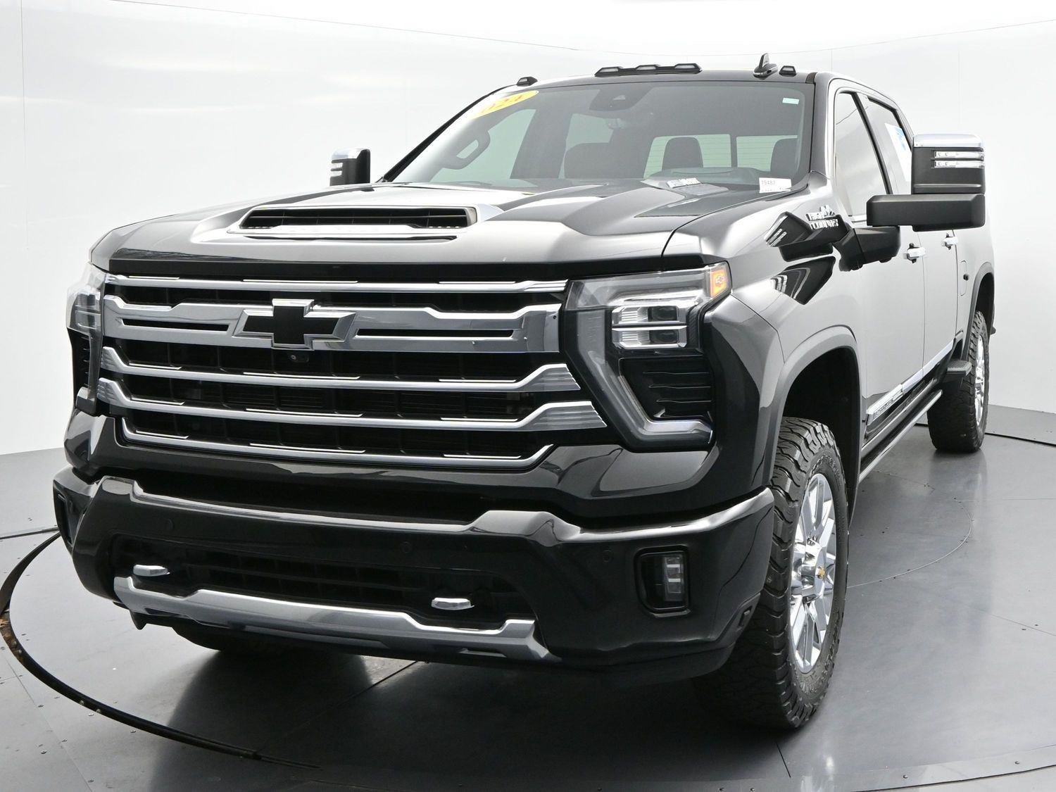 Used 2024 Black Chevrolet High Country image 2