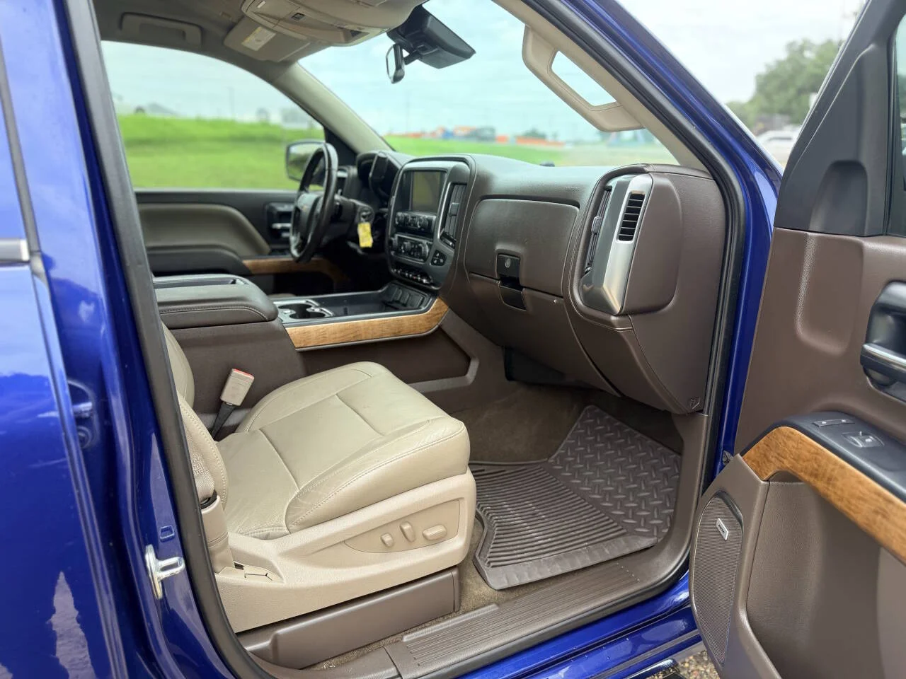 Used 2014 Blue Chevrolet LTZ Z71 4x2 4dr Crew Cab 5.8 ft. SB image 16