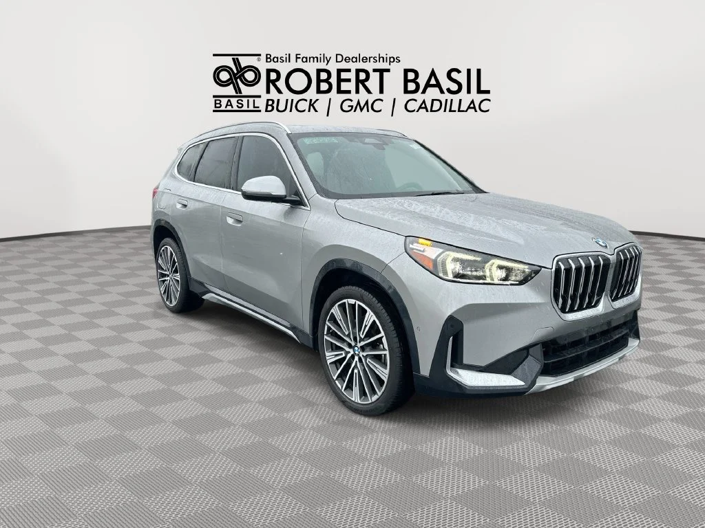 Used 2023 Silver BMW xDrive28i image 2
