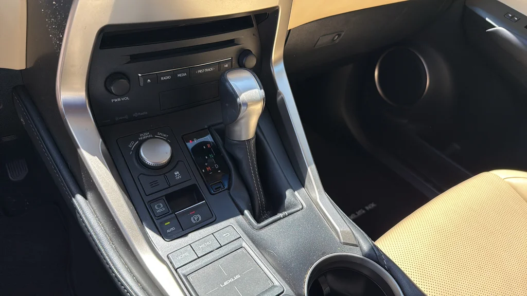 Used 2015 White Lexus 200t image 27