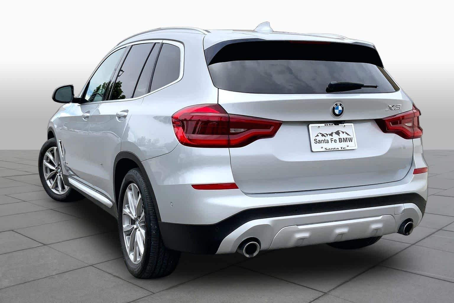 Used 2018 Dark Graphite Metallic BMW xDrive30i image 11