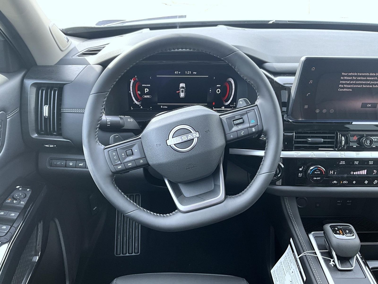 New 2026 Boulder Gray Pearl / Super Black Two-tone Nissan Platinum image 13