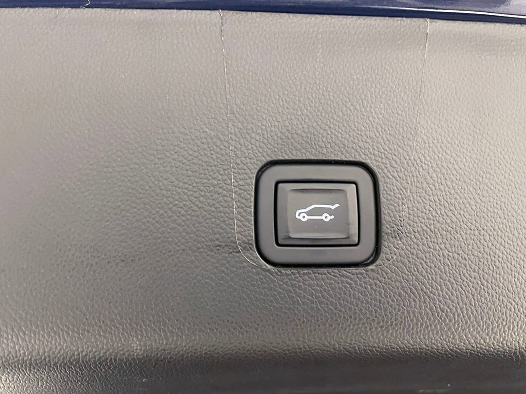 Used 2023 Northsky Blue Metallic Chevrolet LT Cloth image 13