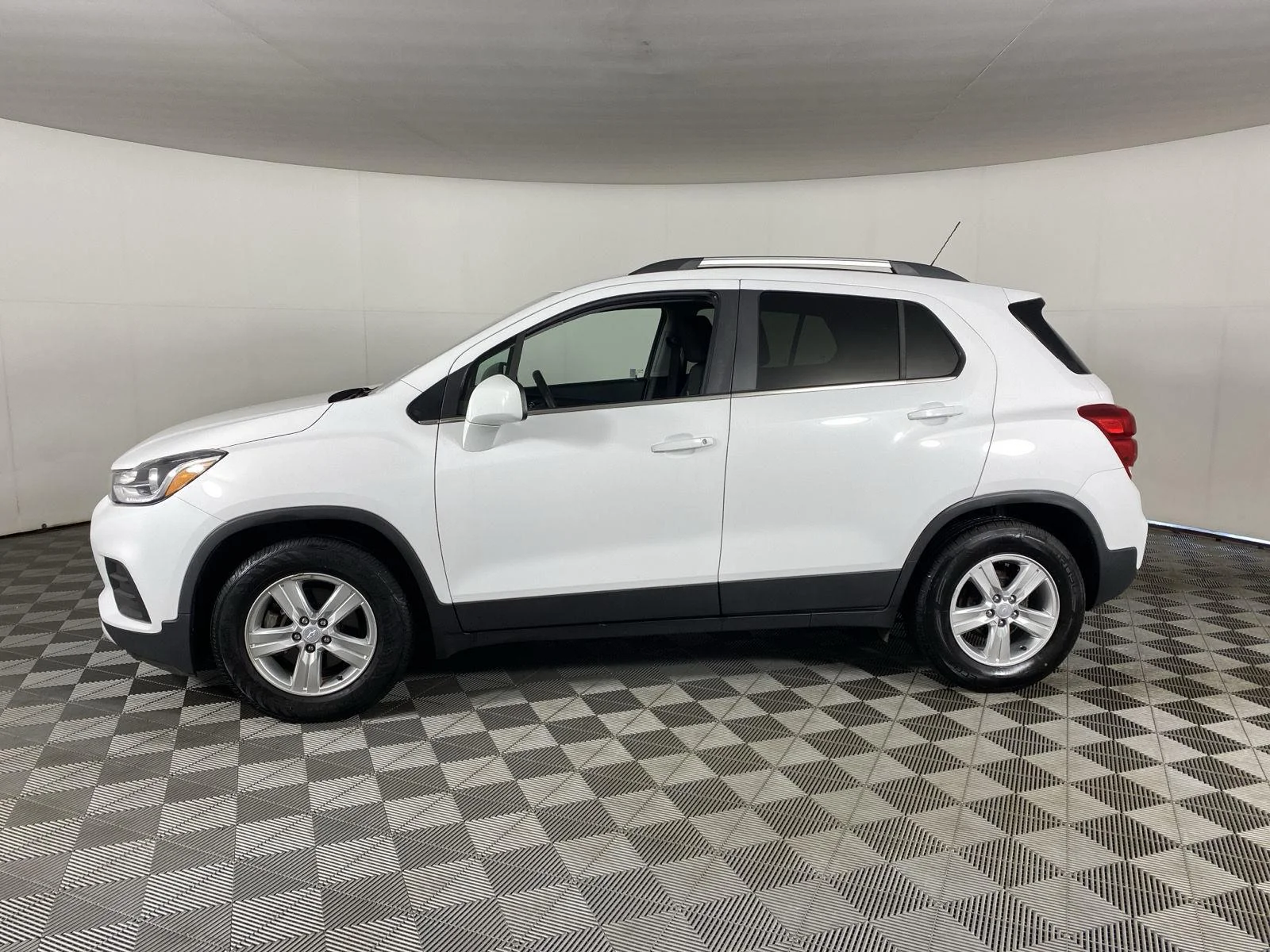 Used 2019 Summit White Chevrolet LT image 13
