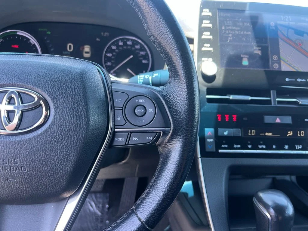Used 2020 Silver Toyota XLE Plus image 27