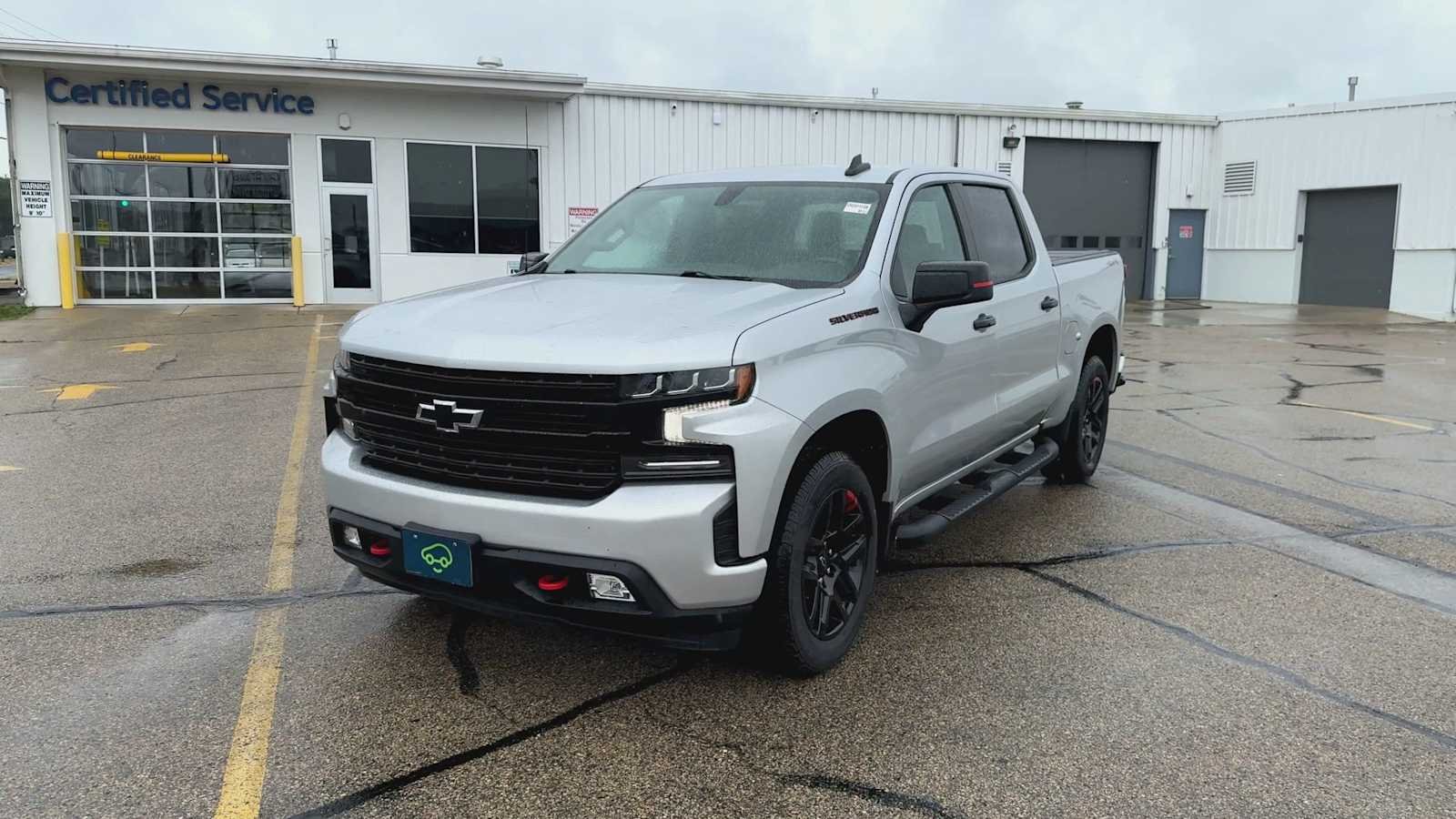 Used 2022 SILVER ICE METALLIC Chevrolet RST image 4
