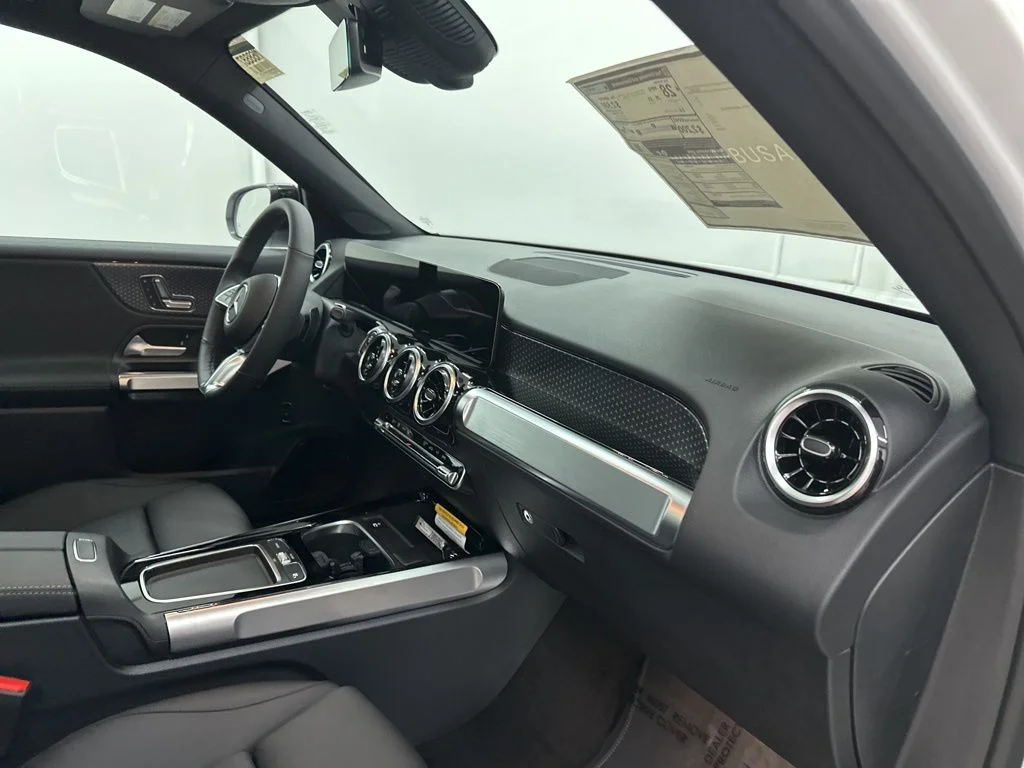 Used 2026 White Mercedes-Benz GLB 250 image 26