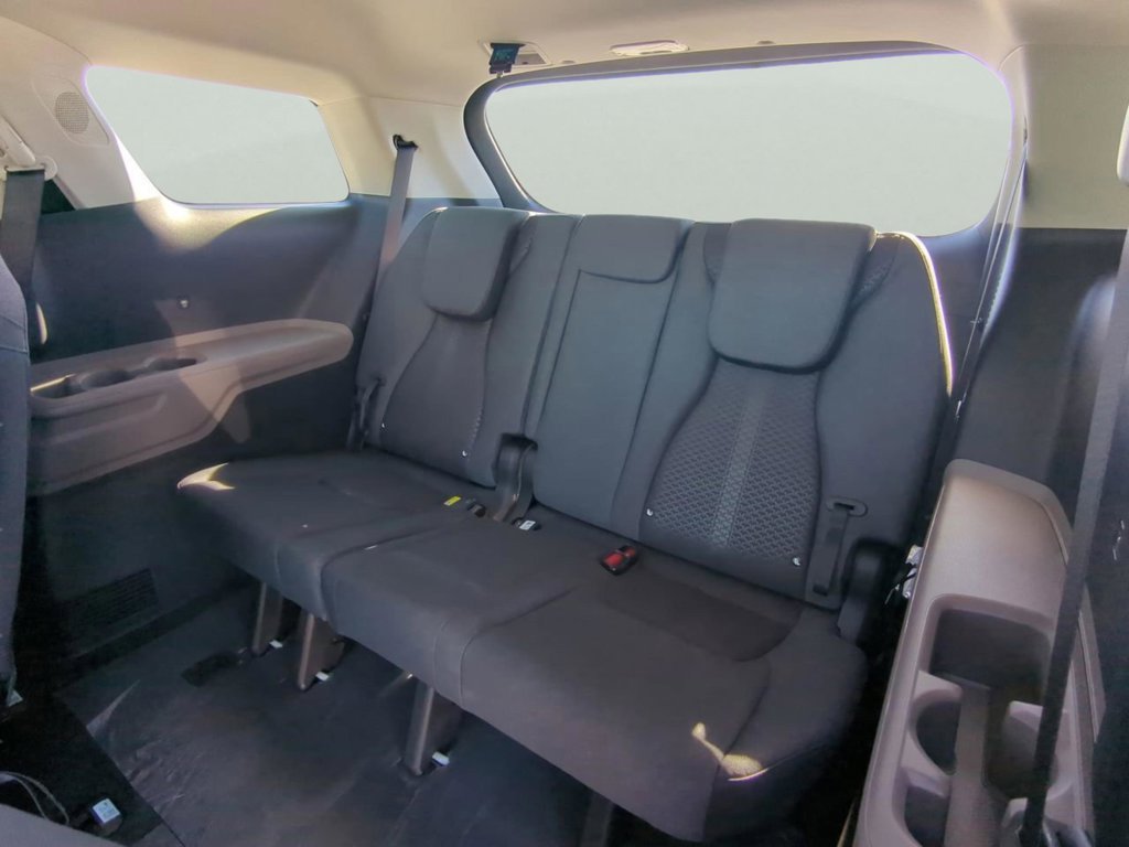 New 2026 Snow White Pearl Kia LX image 14