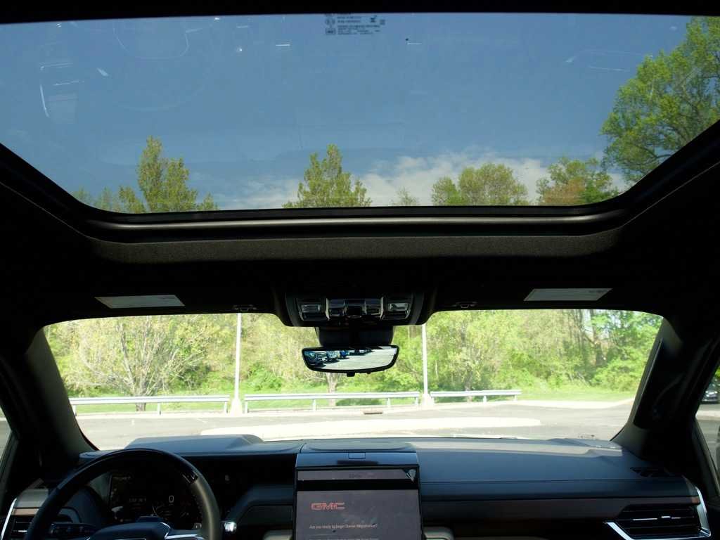 2026 GMC Yukon XL Denali - Photo 19