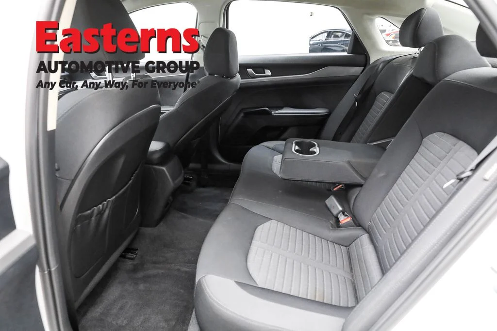 Used 2025 White Kia LXS image 21