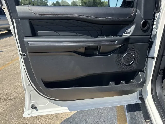 Used 2023 White Ford Platinum image 33