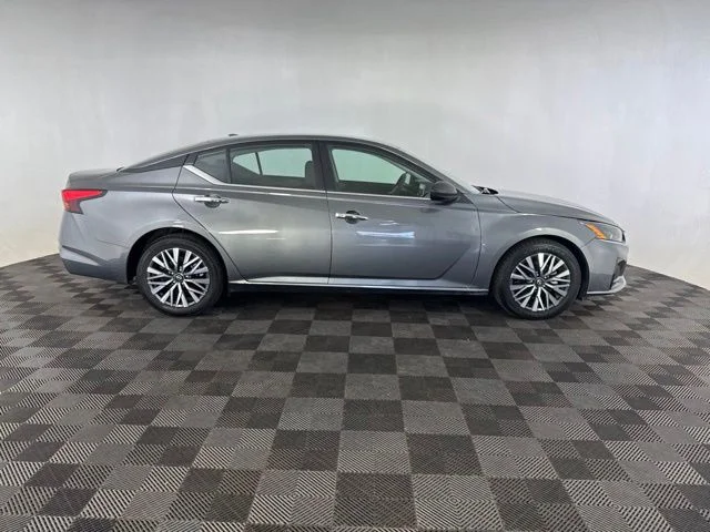 Used 2025 Gray Nissan 2.5 SV image 4