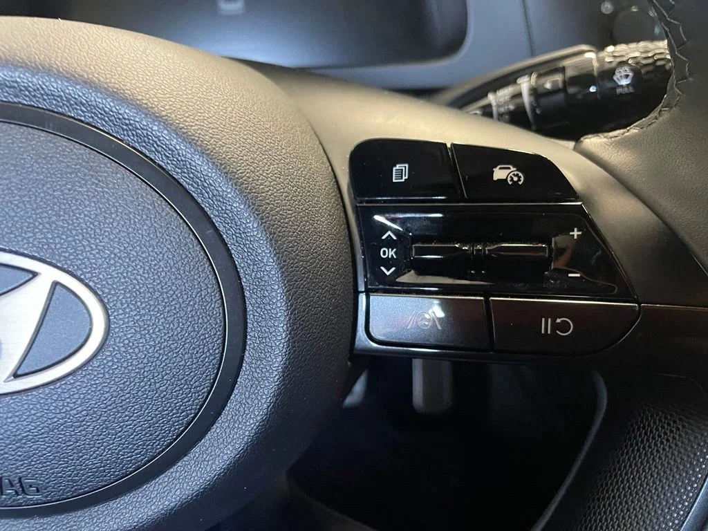 Used 2025 Gray Hyundai SEL Sport image 14