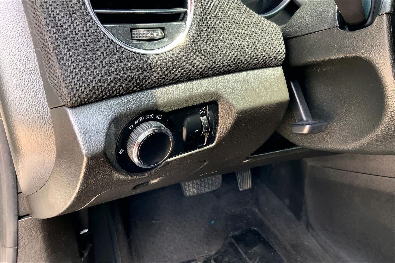 Used 2013 Silver Ice Metallic Chevrolet LT image 33
