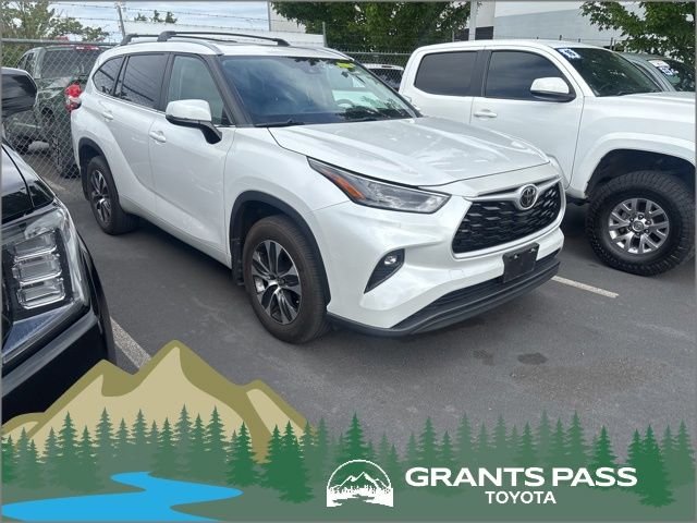 2023 Toyota Highlander XLE AWD's photo