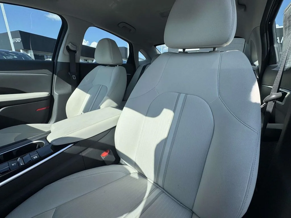 Used 2021 Blue Hyundai Blue image 21