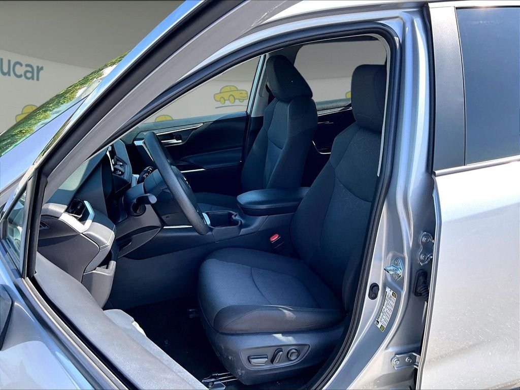 Used 2025 Silver Toyota XLE image 10