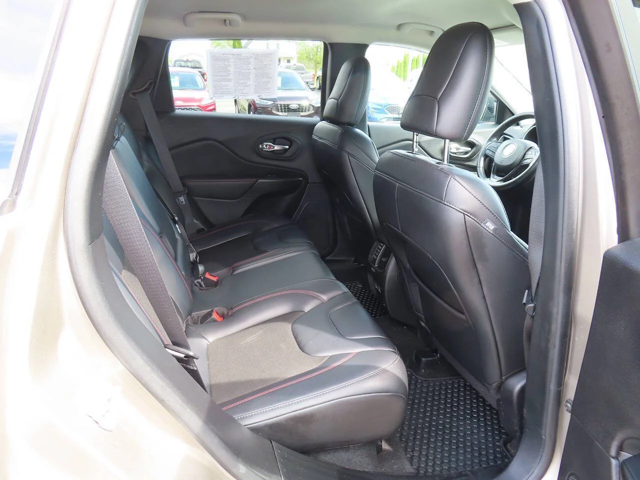 Used 2021 Light Brownstone Pearl Coat Jeep Trailhawk 4x4 4dr SUV image 9