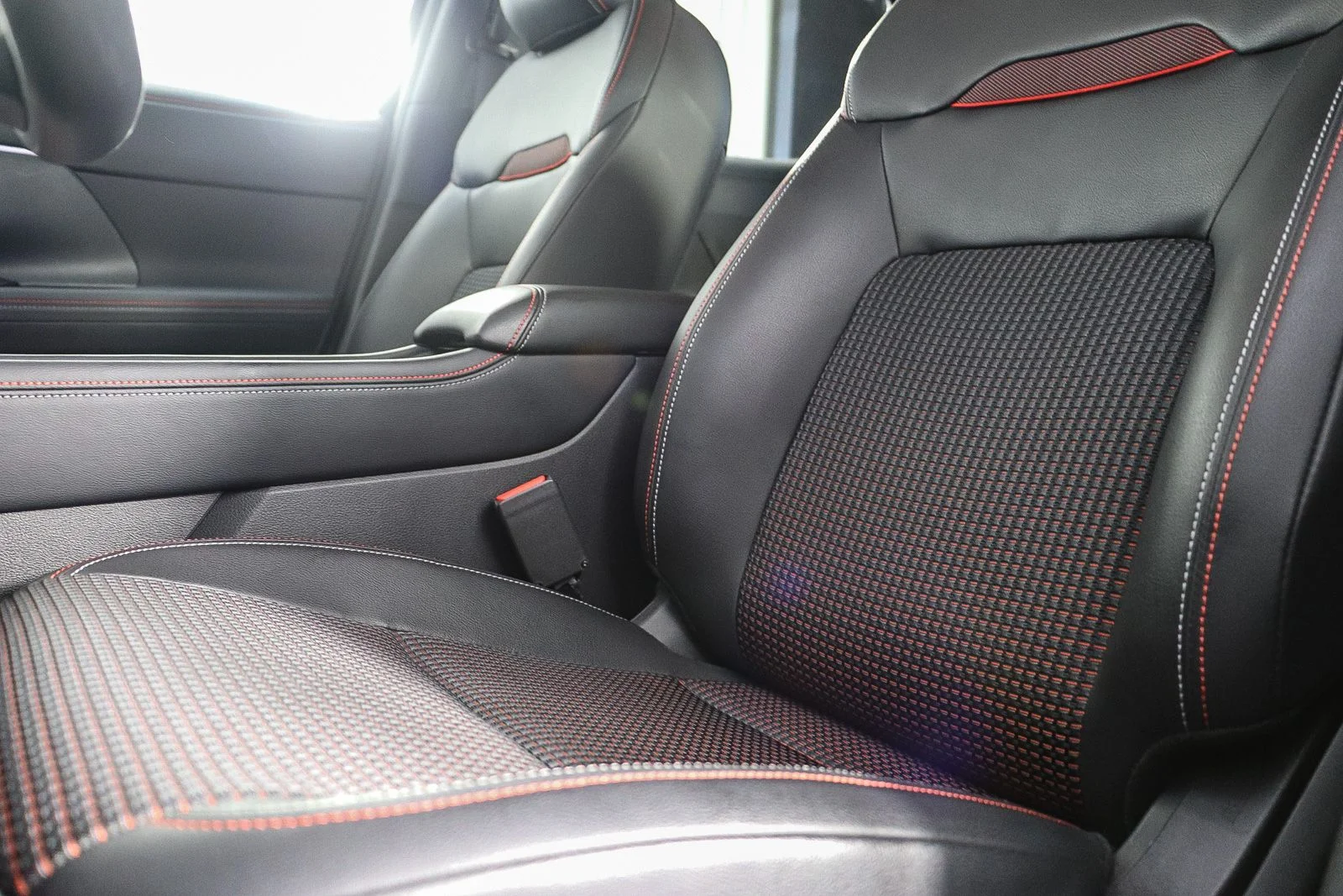 Used 2025 Black Nissan SR image 22