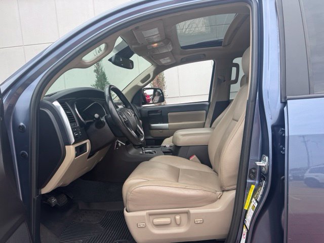 Used 2018 Blue Toyota SR5 image 34