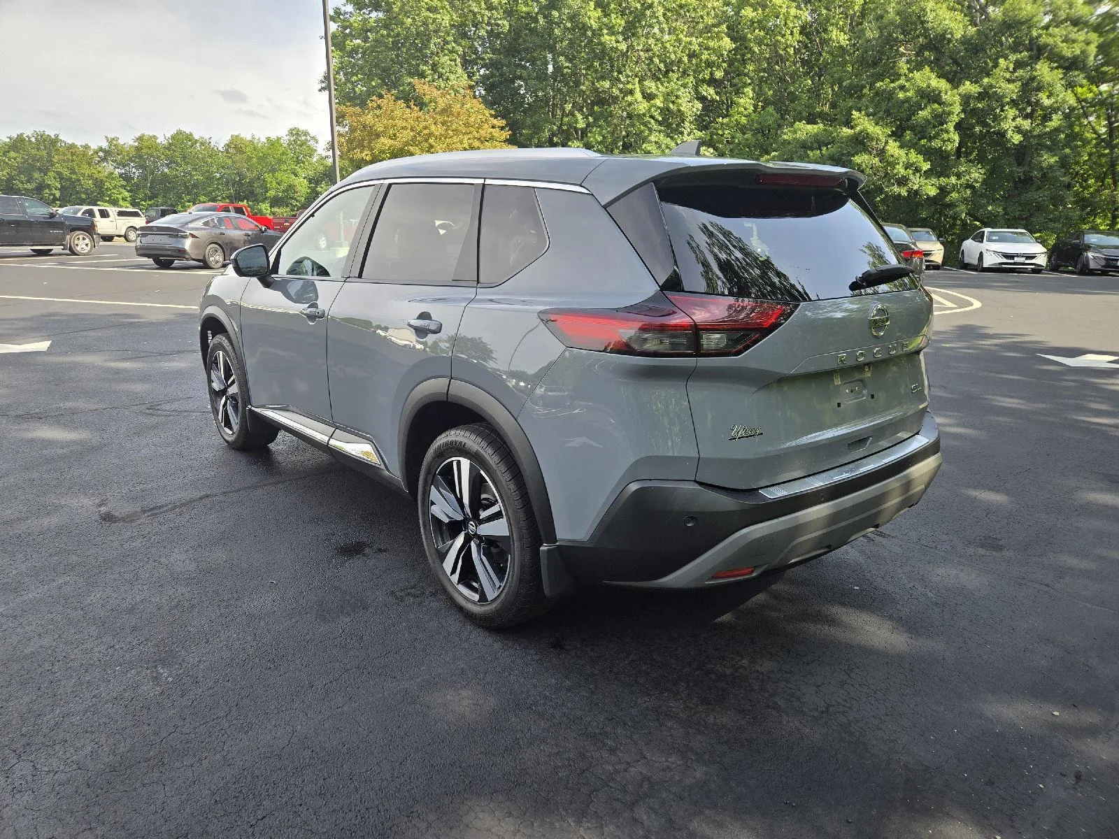 Used 2021 Boulder Gray Pearl Nissan SL image 6