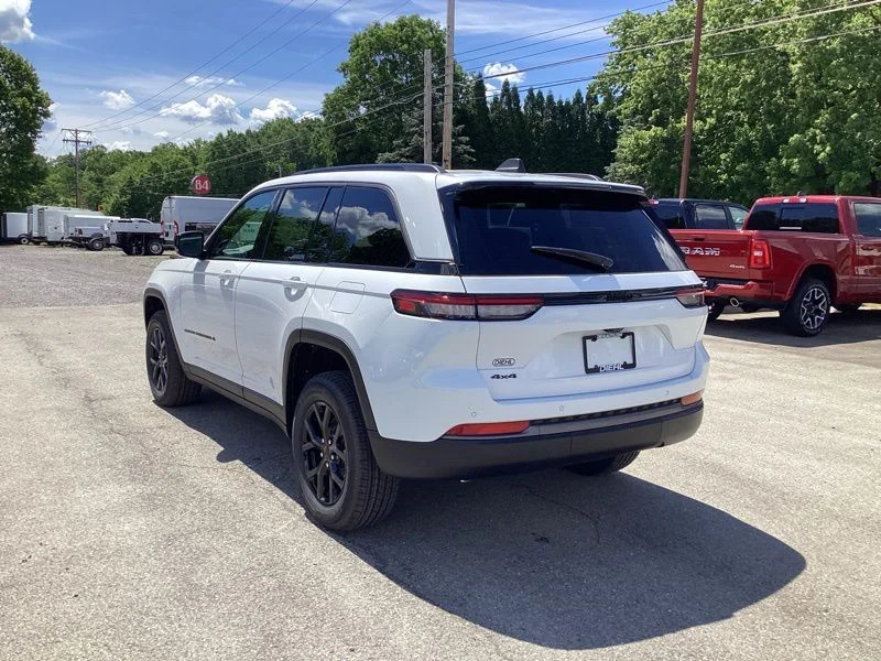 New 2026 Bright White Clear-Coat Exterior Paint Jeep Altitude image 5
