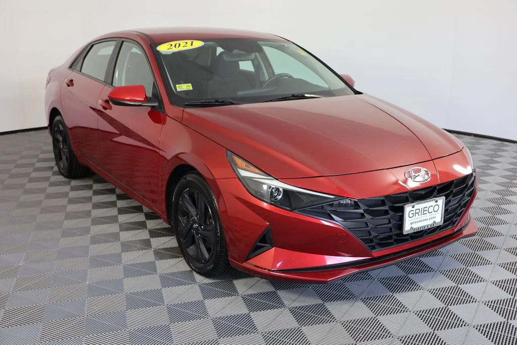 Used 2021 Red Hyundai SEL image 1