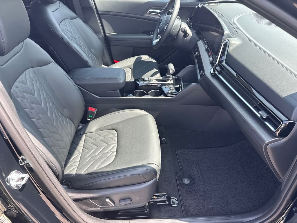 Used 2025 Black Kia X-Pro Prestige image 13