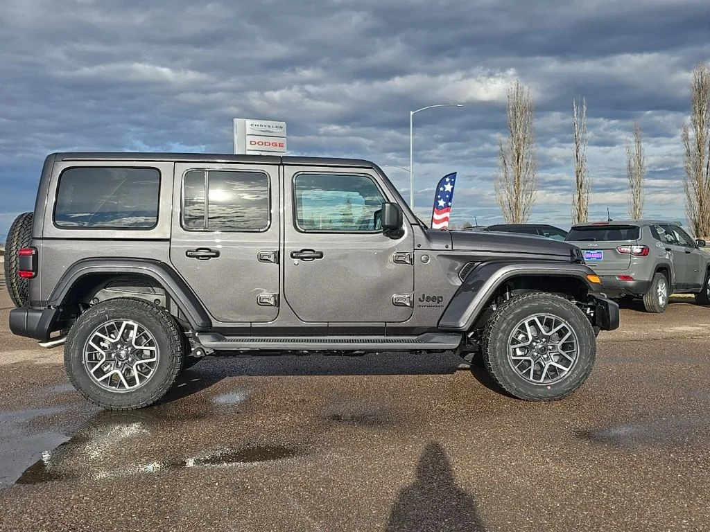 2025 Jeep Wrangler 4-Door Sahara - Photo 8