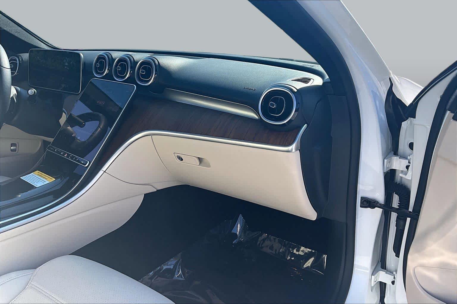 2025 Mercedes-Benz C-Class Sedan C 300 - Photo 19