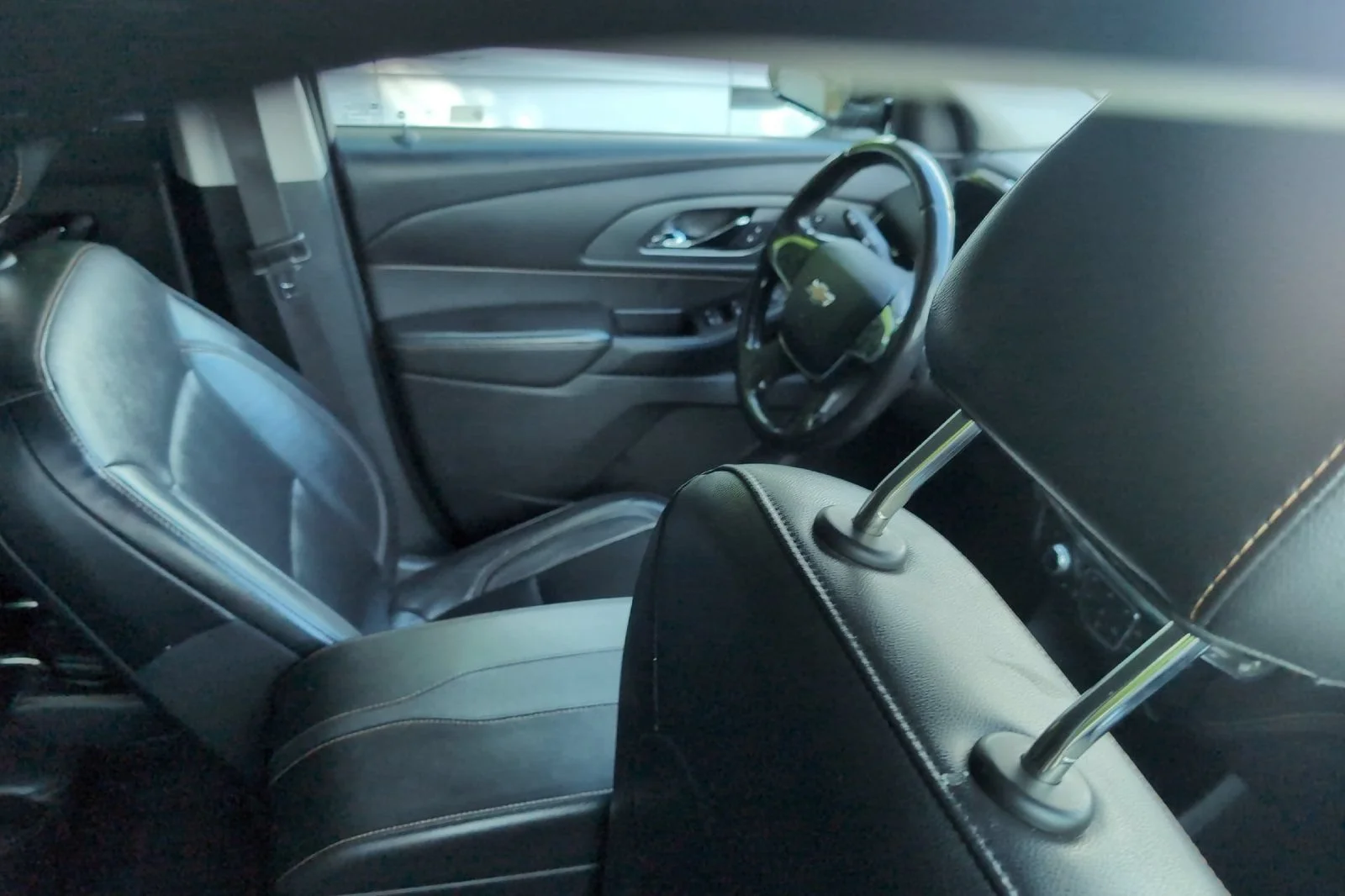 Used 2018 BLACK CURRANT METALLIC Chevrolet Premier image 4