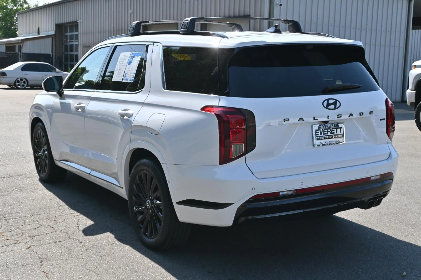Used 2025 White Hyundai Calligraphy Night Edition image 5