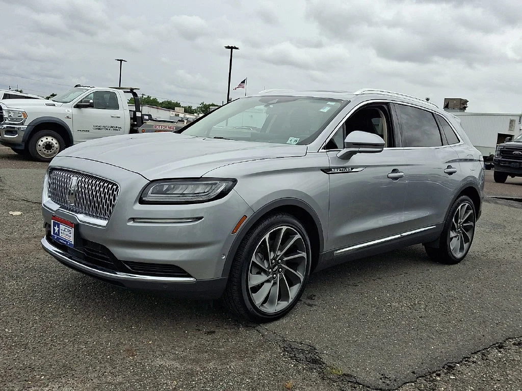 Used 2023 Silver Lincoln Reserve image 6