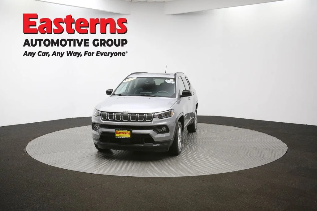Used 2022 Silver Jeep Latitude image 50