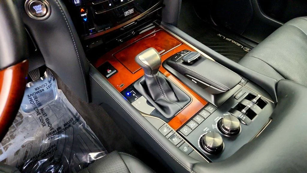 Used 2019 Black Onyx Lexus LX 570 Three Row 4WD w/ Mark Levinson, Rear DVD & Luxury Pkg image 17