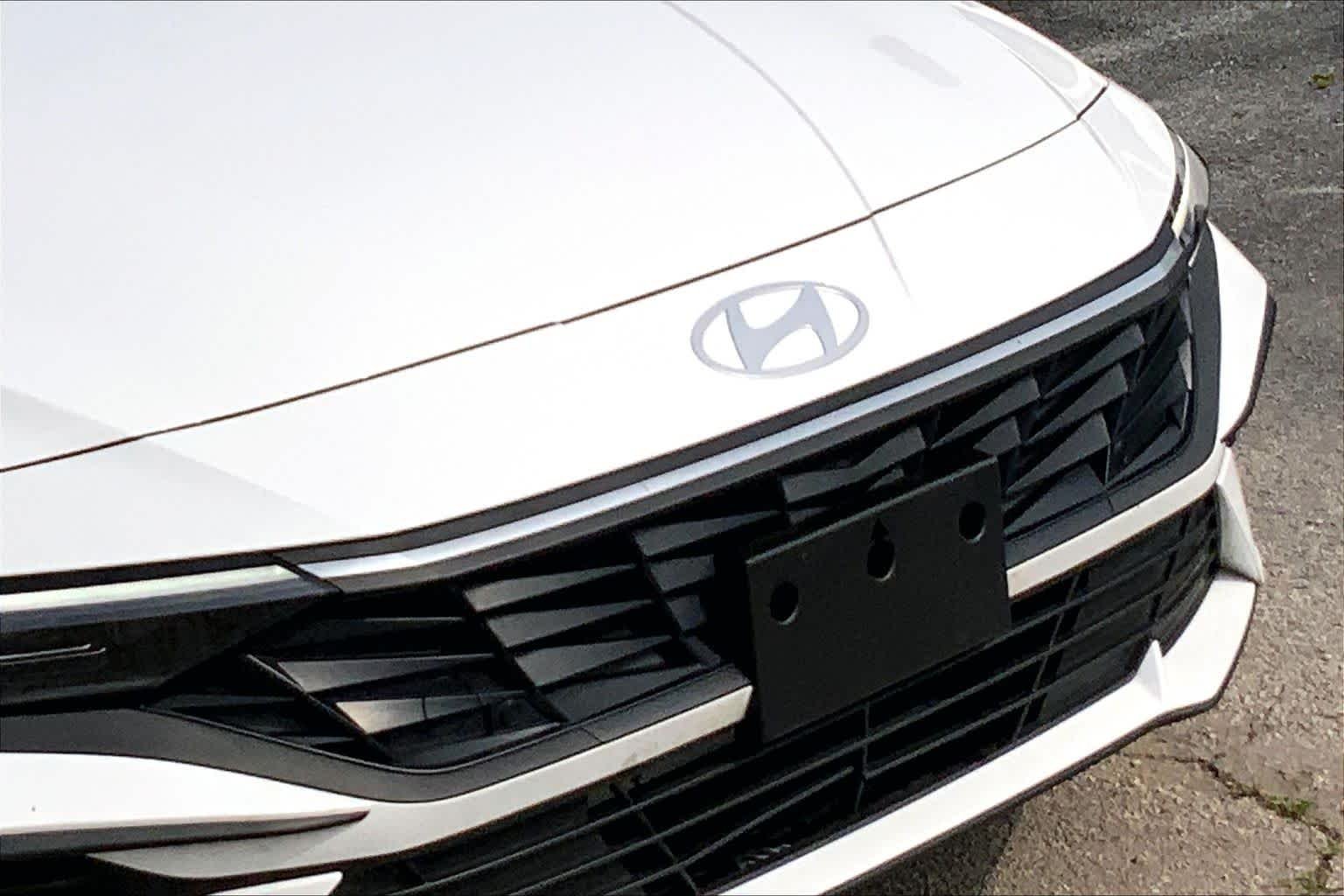 Used 2025 Serenity White Hyundai SEL Sport image 25