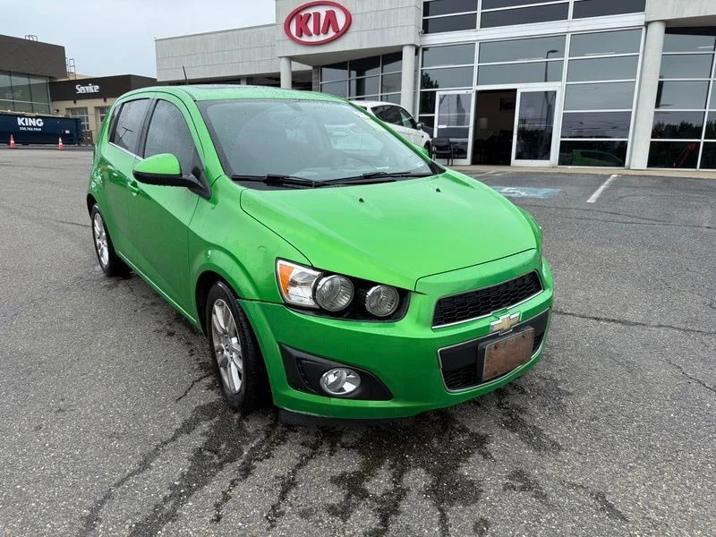 Used 2015 Green Chevrolet LT image 4