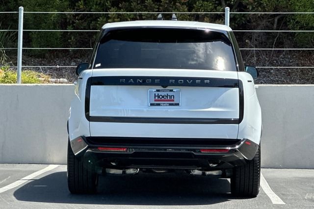 New 2026 Fuji White Land Rover SE image 4