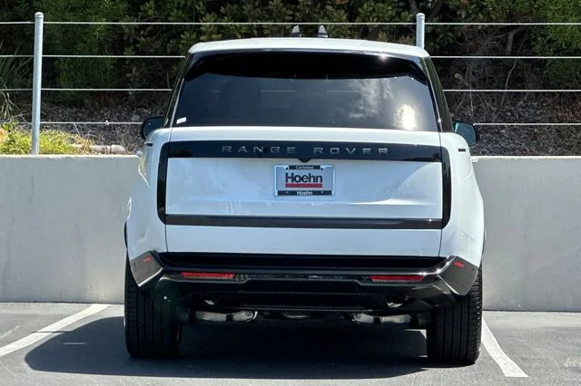New 2026 Fuji White Land Rover SE image 4