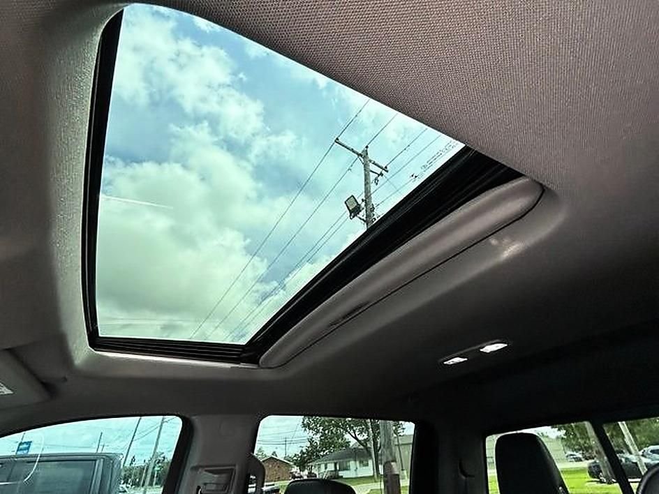 Used 2022 White GMC Denali image 15