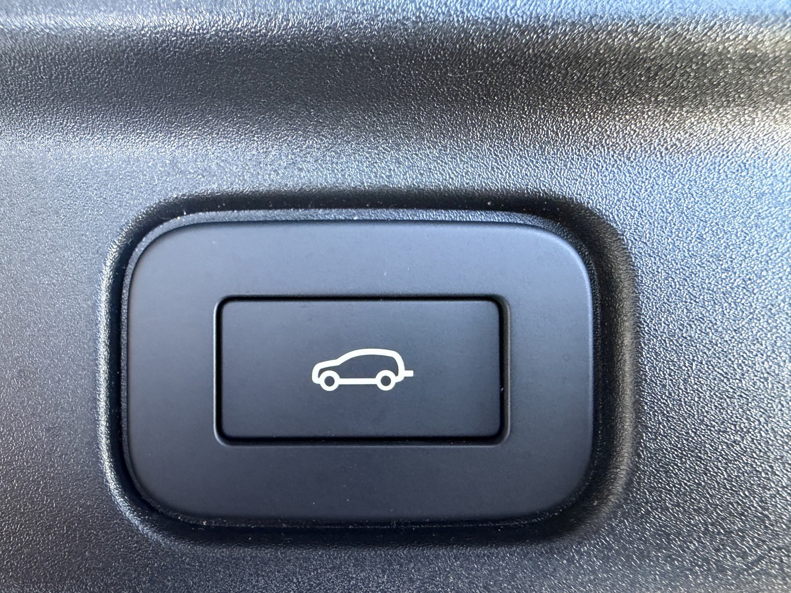 New 2026 Ostuni Pearl White Land Rover SV image 36