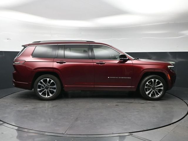 Used 2022 Velvet Jeep Overland image 4
