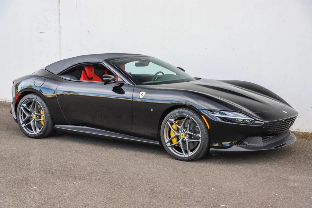 Used 2025 Nero Ferrari Spider image 27
