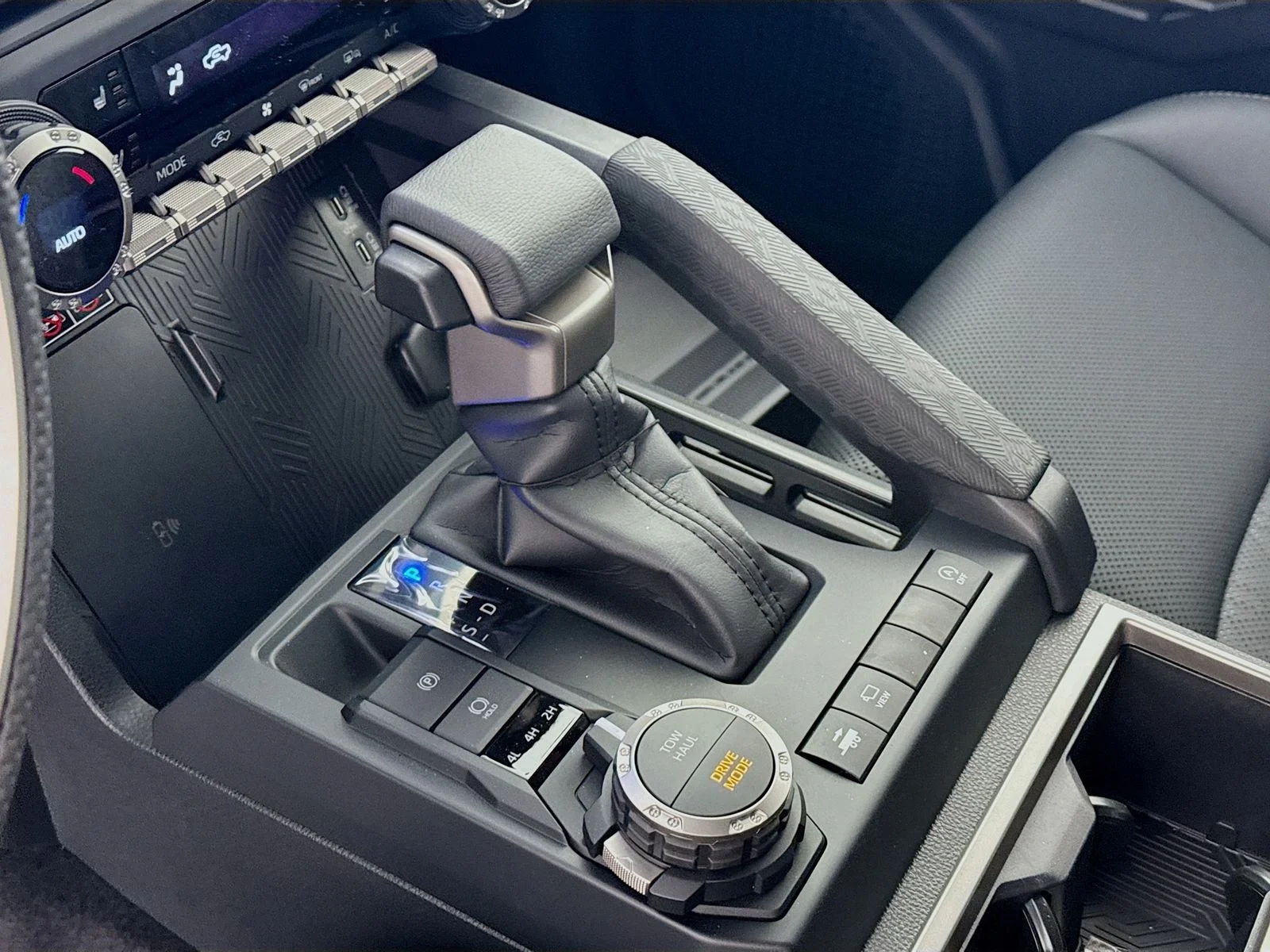 2026 Toyota Tacoma Limited - Photo 9