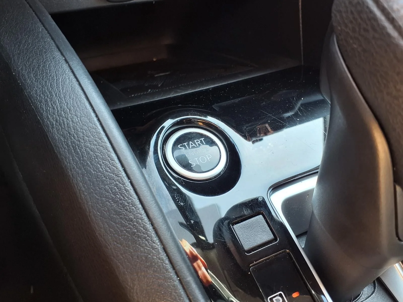 2025 Nissan Versa Sedan SV - Photo 18