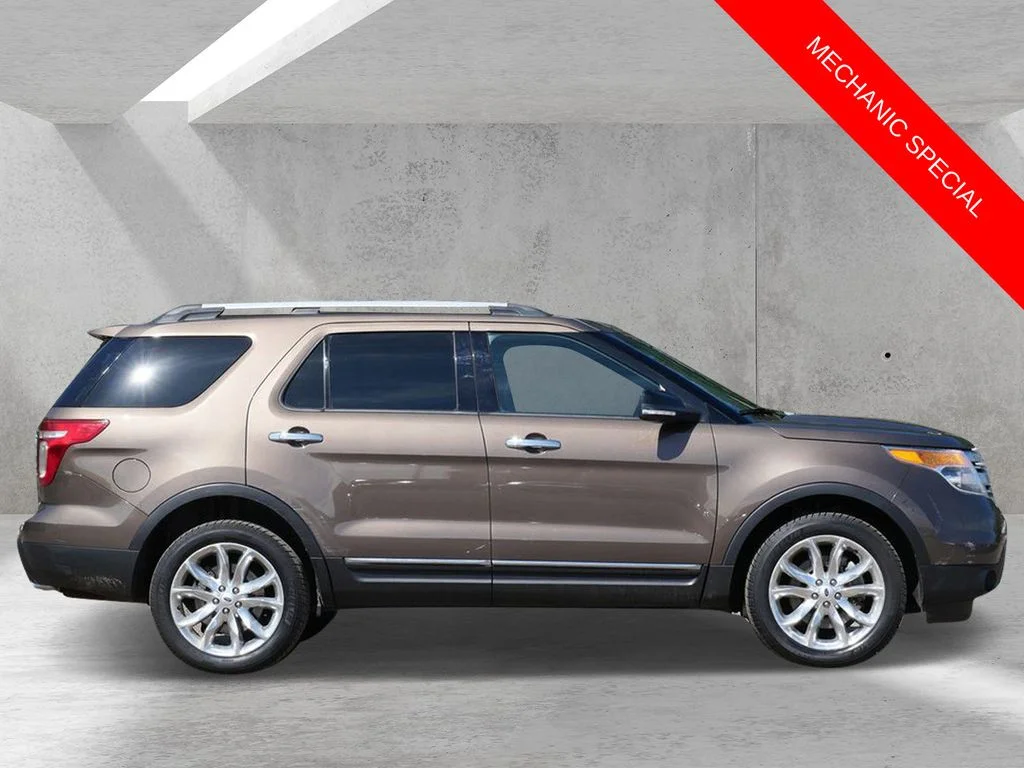 Used 2015  Ford XLT image 2