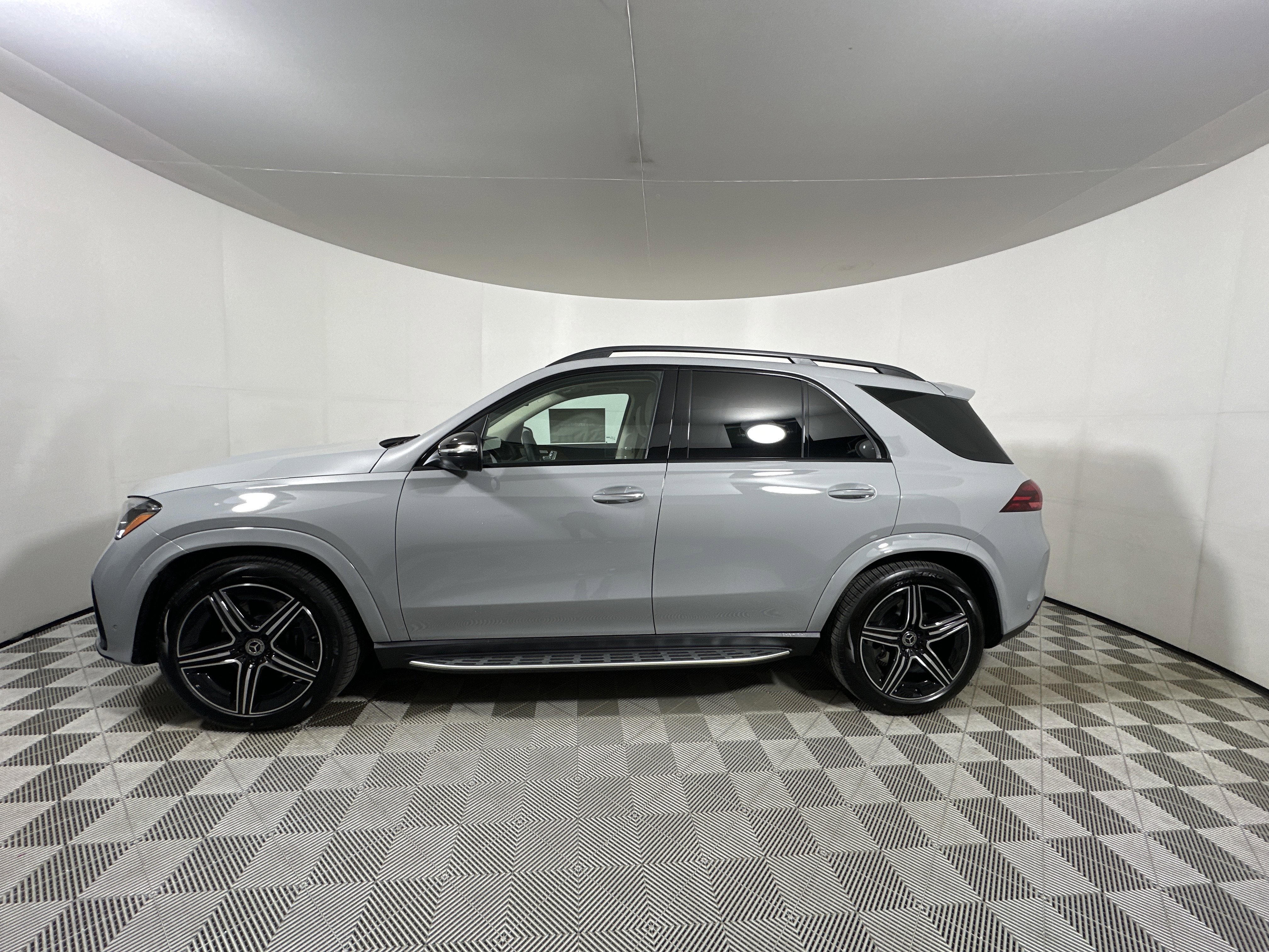 New 2026 MANUFAKTUR Alpine Grey Mercedes-Benz GLE 450 image 4