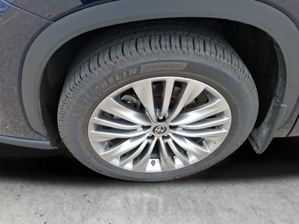 Used 2023  Toyota Platinum image 11