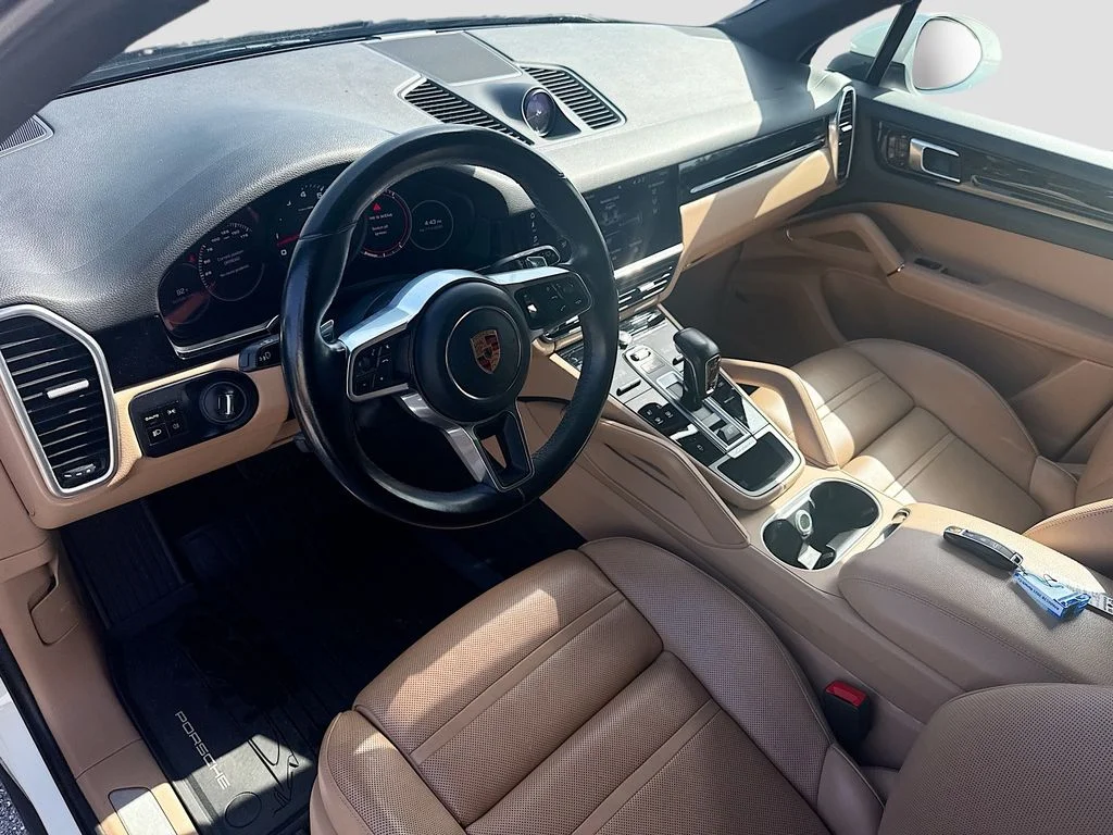 Used 2021  Porsche Base image 10